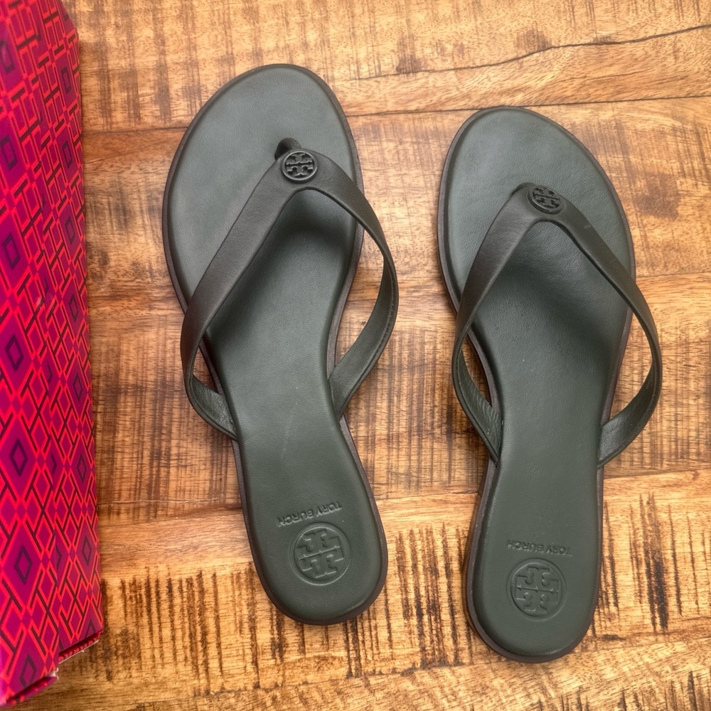 Tory Burch Benton Thong Color Poblano